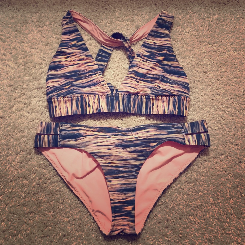 Lululemon size 4 bikini